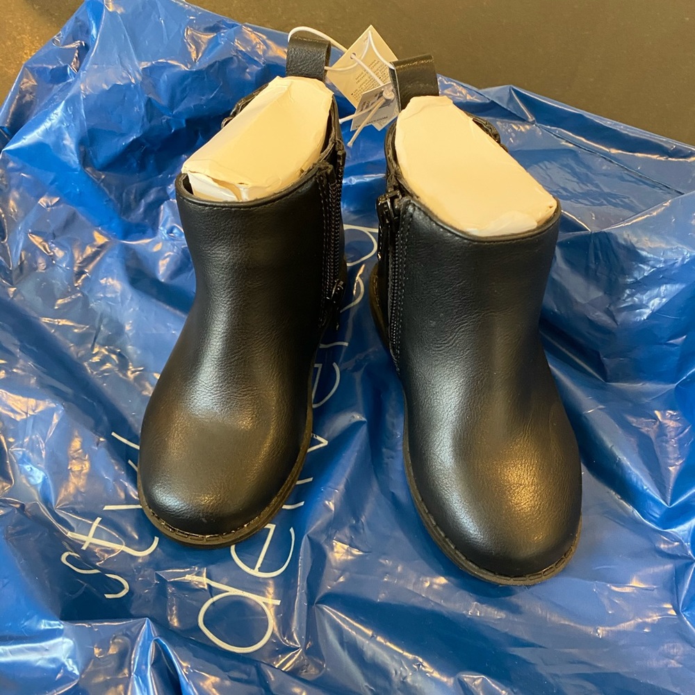 Toddler girl size 7 shoes